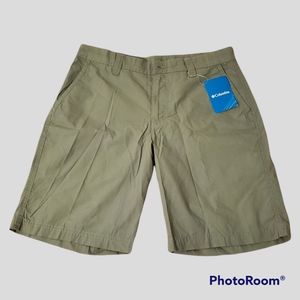 Columbia Washed out short Men's Size 32
